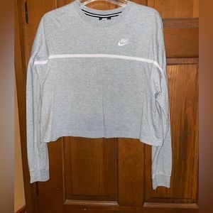Nike cropped shirt. Size Medium